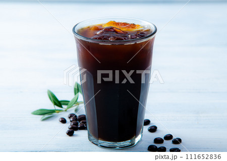 グラスに入ったアイスコーヒー グラスに入ったアイスコーヒー 111652836