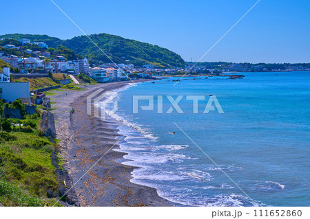 春の神奈川県横須賀市秋谷の長者ヶ崎付近のR134号から南東側の関根海岸を見る 春の神奈川県横須賀市秋谷の長者ヶ崎付近のR134号から南東側の関根海岸を見る 111652860