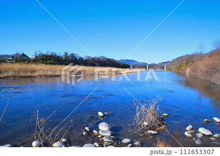 川風景 大河荒川本流の冬景色 花園水辺公園付近 川風景 大河荒川本流の冬景色 花園水辺公園付近 111653307
