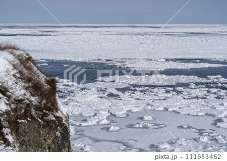 押し寄せる流氷 押し寄せる流氷 111653462