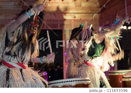 なまはげ太鼓　男鹿半島柴灯祭り　秋田県 111653596