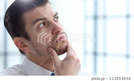 A businessman man working in the office in close-up 111653638