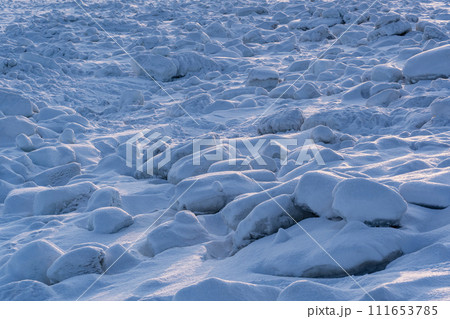 オホーツク海の流氷 111653785