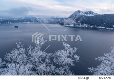 真冬の摩周湖 111654226