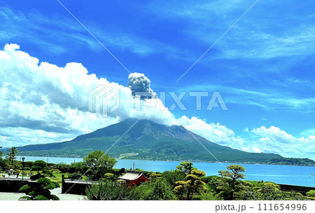 桜島 噴火 鹿児島 噴火の瞬間 噴火中 桜島 噴火 鹿児島 噴火の瞬間 噴火中 111654996
