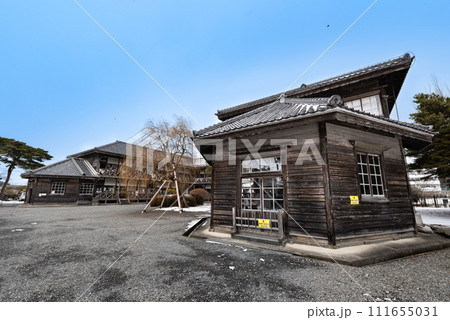 冬晴れのみやぎの明治村登米高等尋常小学 111655031