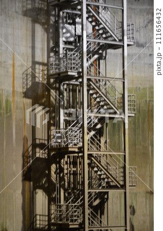 首都圏外郭放水路・調圧水槽の第一立坑内部の階段(埼玉県春日部市) 首都圏外郭放水路・調圧水槽の第一立坑内部の階段(埼玉県春日部市) 111656432