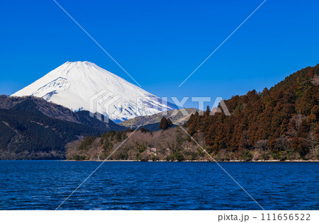 芦ノ湖と富士山　冬景 111656522
