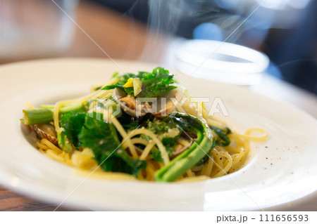 菜の花とアサリのスパゲッティ 春パスタ オイルパスタ 111656593