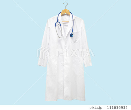 ハンガーにかけられた白衣と聴診器 ハンガーにかけられた白衣と聴診器 111656935