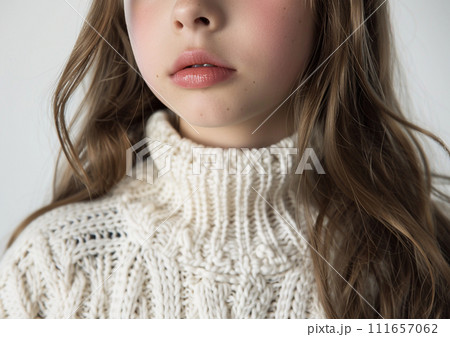 白いニットの少女 111657062
