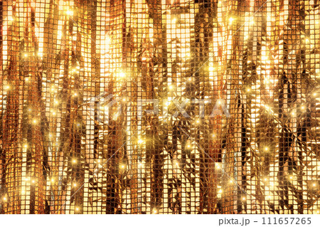 ゴージャスな金色ののカーテン ゴージャスな金色ののカーテン 111657265