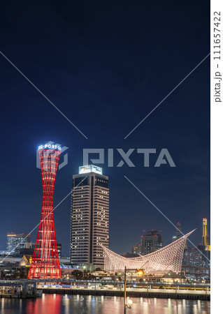 メリケンパーク 神戸ポートタワーの夜景 メリケンパーク 神戸ポートタワーの夜景 111657422