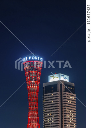 メリケンパーク 神戸ポートタワーの夜景 メリケンパーク 神戸ポートタワーの夜景 111657423