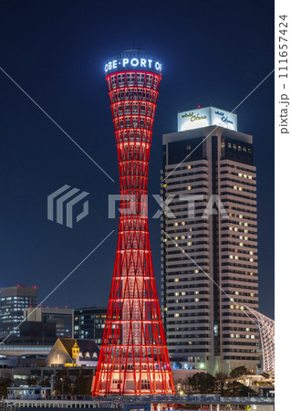 メリケンパーク　神戸ポートタワーの夜景 111657424