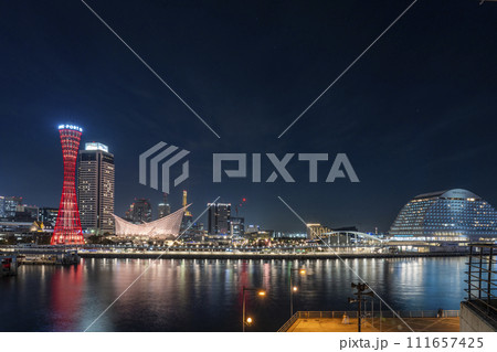 メリケンパーク　神戸ポートタワーの夜景 111657425