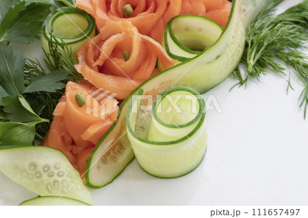 サーモンのサラダ サーモンのサラダ 111657497