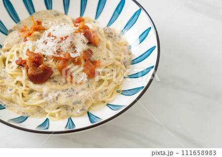 spaghetti with truffle cream sauce and mushroom spaghetti with truffle cream sauce and mushroom 111658983