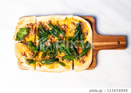 tart flambe minced pork with basil pizza 111658998