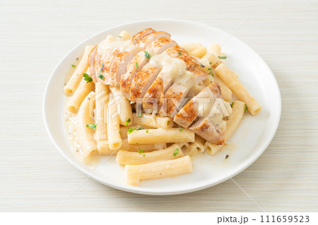 quadrotto penne pasta white creamy sauce with grilled chicken 111659523