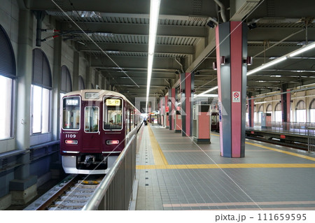 阪急電車(宝塚駅) 阪急電車(宝塚駅) 111659595
