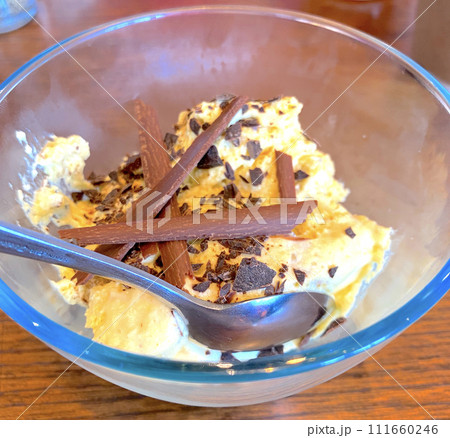 アイスクリーム チョコレート アイスクリーム チョコレート 111660246