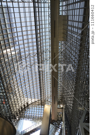京都駅の大屋根（JR京都駅／京都市下京区） 111660412