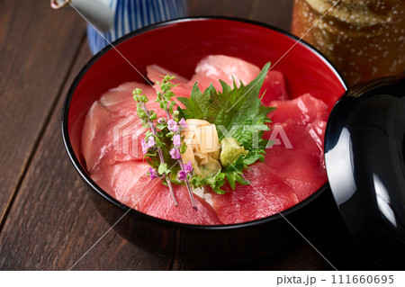 マグロ丼 111660695