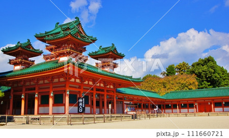 京都 平安神宮 蒼龍楼の景観 京都 平安神宮 蒼龍楼の景観 111660721