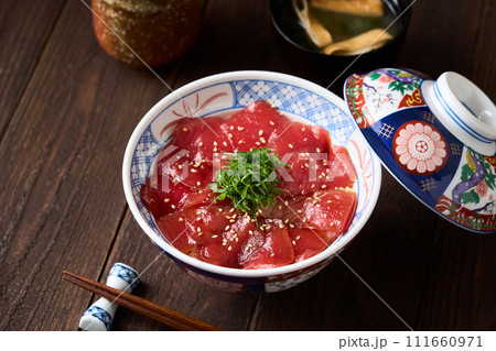 鮪の漬け丼 鮪の漬け丼 111660971