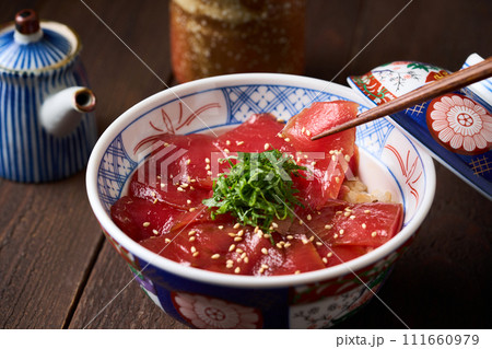 鮪の漬け丼 鮪の漬け丼 111660979