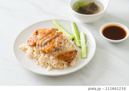 Grilled Chicken with Steamed Rice 111661238