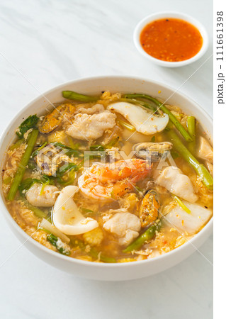 Sukiyaki soup with seafood bowl 111661398