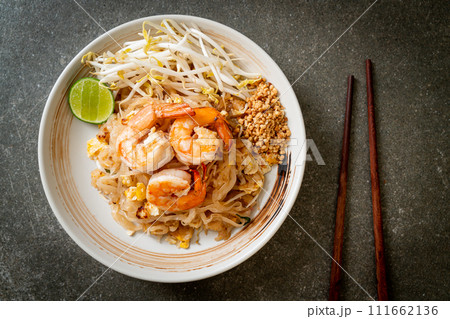 stir-fried noodles with shrimp and sprouts or Pad Thai 111662136