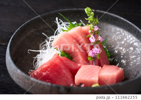 中トロページ① Amazon.co.jp: まぐろ処一条 訳あり 本マグロ中トロ1kg(可食部700g前後