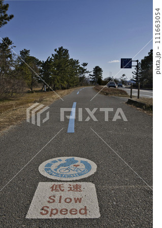 ビワイチ路面標識とサイクリングロード　2 111663054