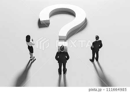 大きな?マークを見て考え込むビジネスマン（3D） 111664985