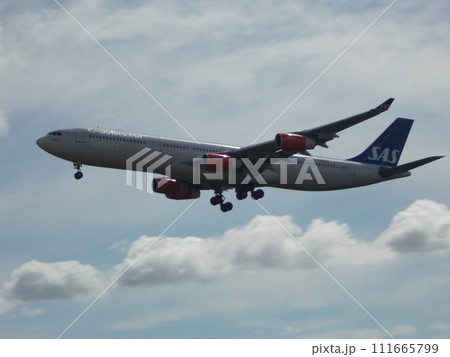 離陸した旅客機2 111665799