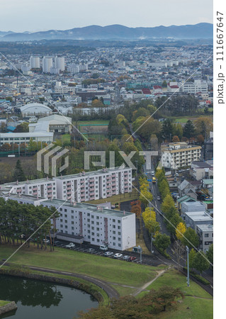 日本 北海道函館市にある五稜郭タワーから見える街並み 日本 北海道函館市にある五稜郭タワーから見える街並み 111667647