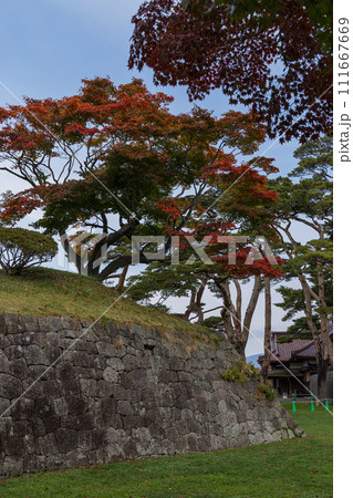 日本　北海道函館市にある五稜郭公園内の紅葉 111667669