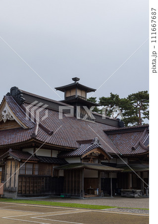 日本　北海道函館市にある五稜郭公園内の箱館奉行所 111667687
