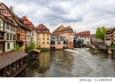 Traditional half-timbered houses on the canals district Petite France in Strasbourg, Alsace, France.  UNESCO World Heritage Site 111668420