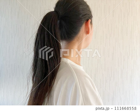 ポニーテールの女性 ポニーテールの女性 111668558
