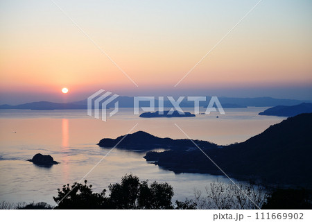 広島県呉市　豊浜町豊島　十文字山展望台からの眺望 111669902