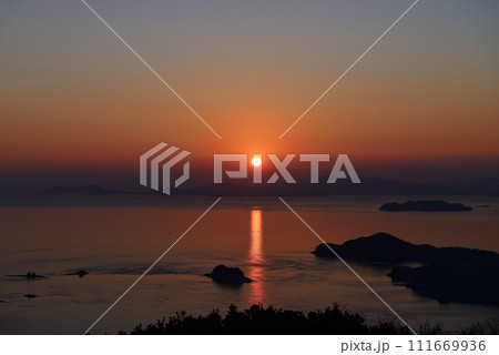 広島県呉市 豊浜町豊島 十文字山展望台からの眺望 広島県呉市 豊浜町豊島 十文字山展望台からの眺望 111669936