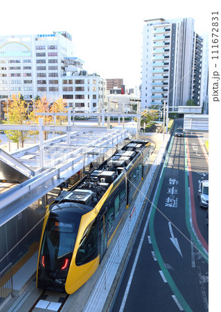 平日の通勤通学でにぎわう宇都宮芳賀ライトレール線（LIGHTLINE） 111672831