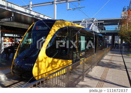 平日の通勤通学でにぎわう宇都宮芳賀ライトレール線（LIGHTLINE） 111672837