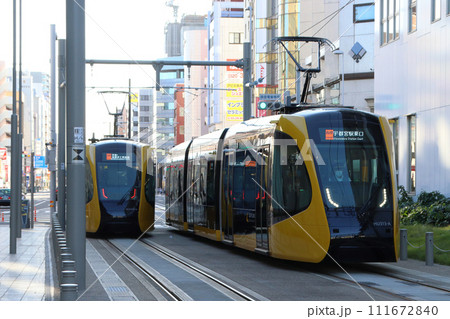 平日の通勤通学でにぎわう宇都宮芳賀ライトレール線（LIGHTLINE） 111672840