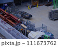 ビル建設現場　鉄骨　街の開発に伴う建設 111673762
