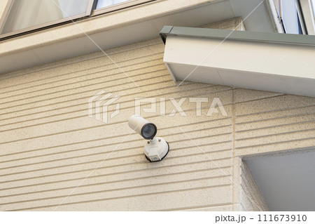 一軒家の防犯センサーライト 111673910